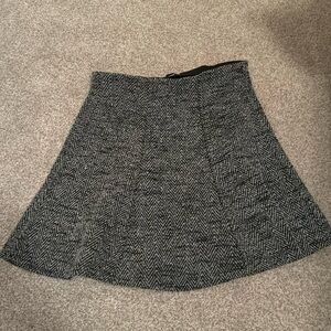 Loft Outlet Black and Gray Tweed Flounce Mini Skirt Size Small